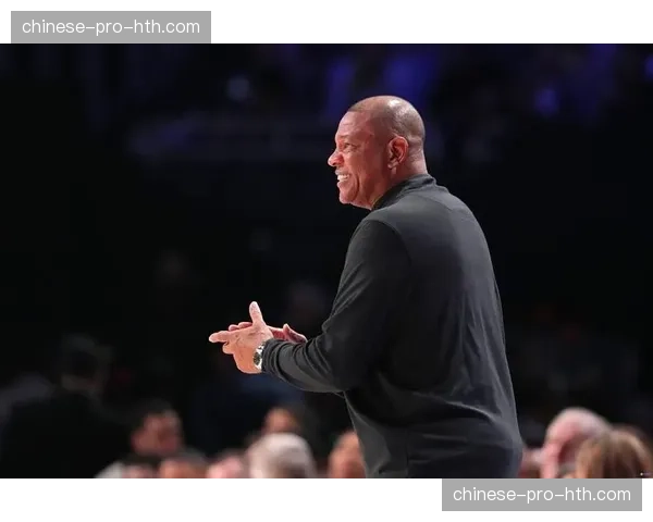 印第安纳波利斯为即将举行的NBA全明星周末启动城市装饰